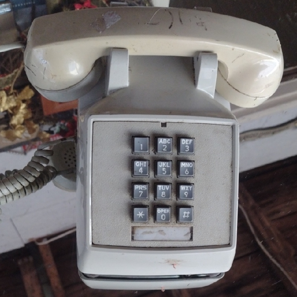 Vintage1981 Cream Push Button Phone